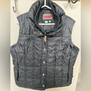 Ellabee Black Quilted Puffer Vest, rain hood, zipper pockets, size Xl